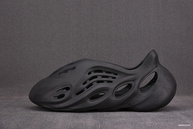 Adidas Yeezy Foam RNNR Onyx HP8739 0806